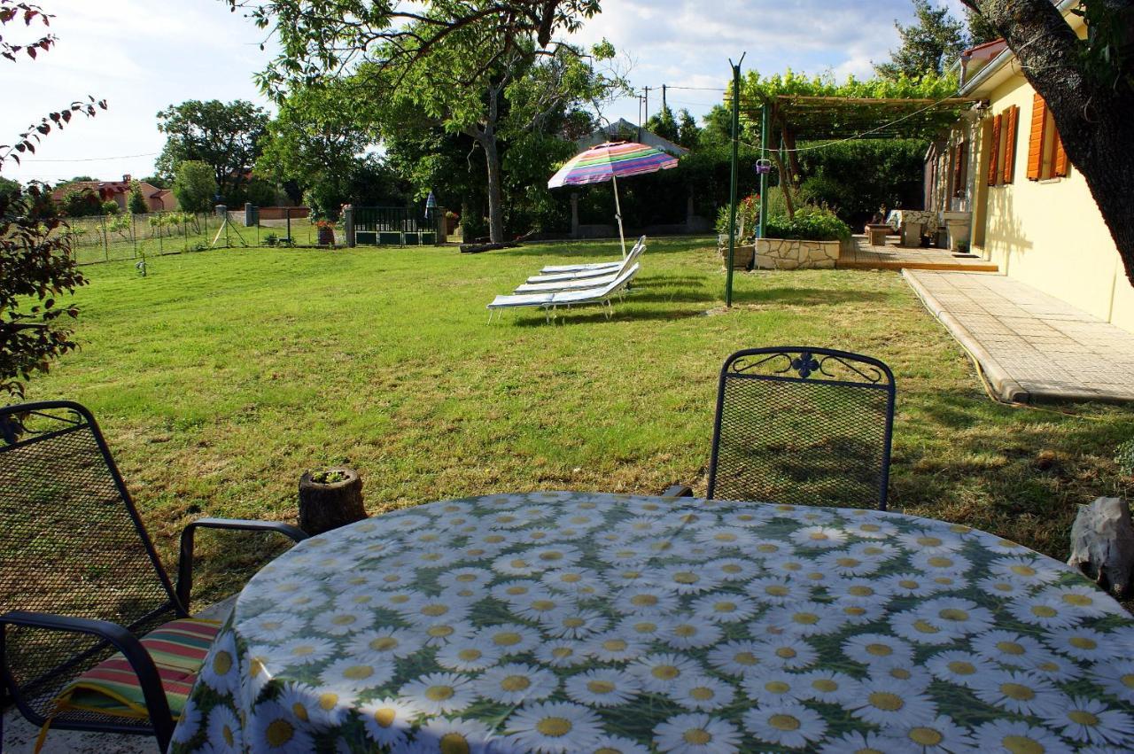 Vila House Vezo Raša Exteriér fotografie